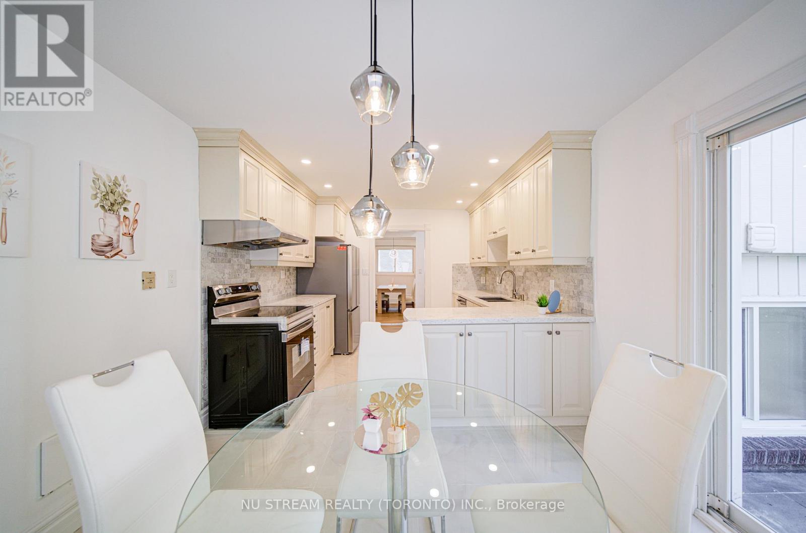 8 Hemingway Crescent, Markham, Ontario L3R 2A4 - Photo 9 - N12519410