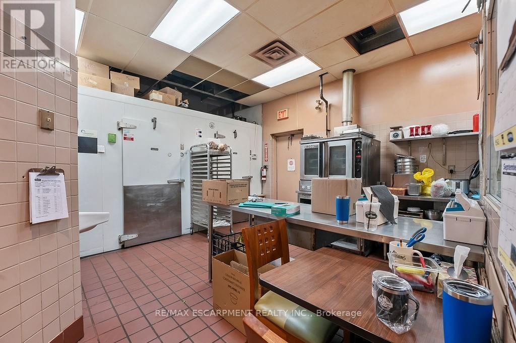 501 Bryne Drive, Barrie, Ontario L4N 9P7 - Photo 33 - S12519338