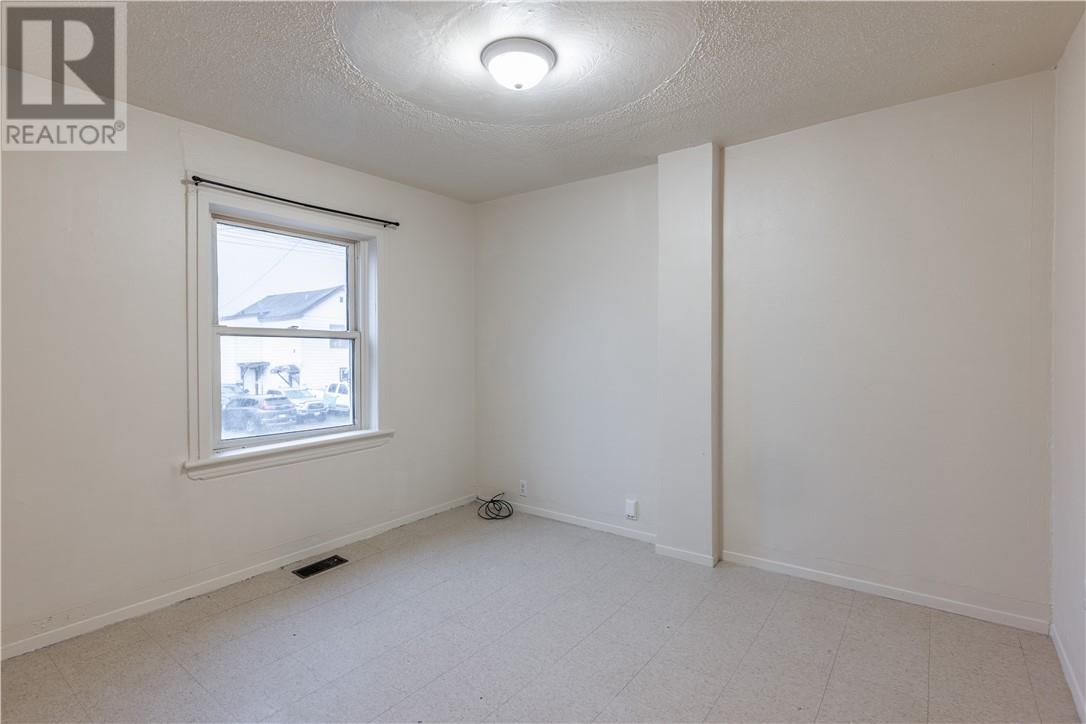 511 Melvin Avenue, Greater Sudbury, Ontario P3C 4X7 - Photo 3 - 2125511