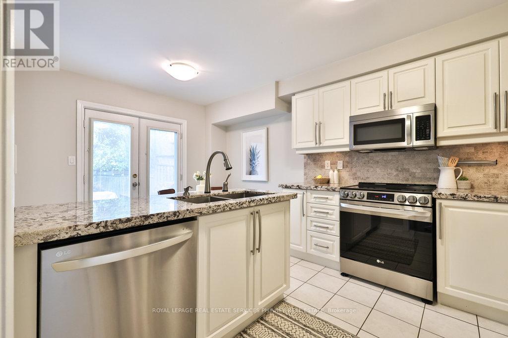 2247 Hummingbird Way, Oakville, Ontario L6M 3Z7 - Photo 10 - W12519226