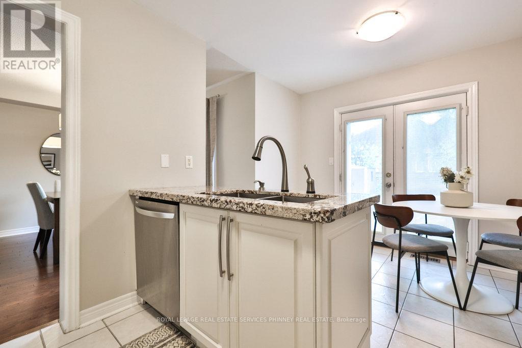 2247 Hummingbird Way, Oakville, Ontario L6M 3Z7 - Photo 12 - W12519226