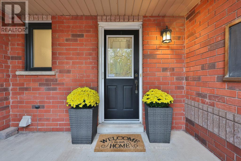 2247 Hummingbird Way, Oakville, Ontario L6M 3Z7 - Photo 2 - W12519226