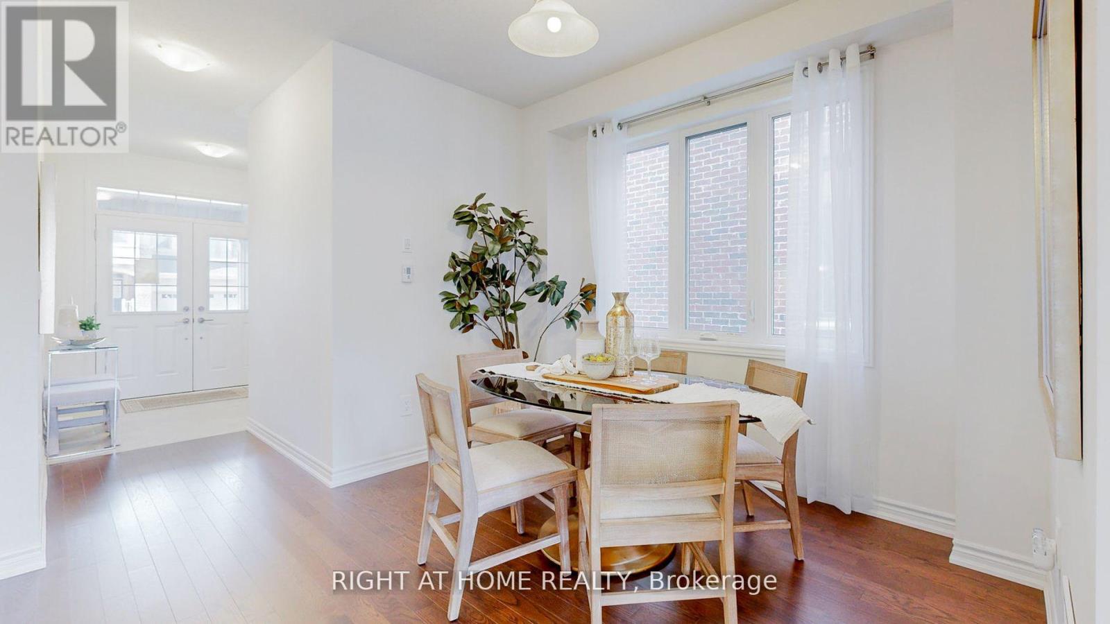 1462 Kitchen Court, Milton, Ontario L9E 1Y8 - Photo 3 - W12519256