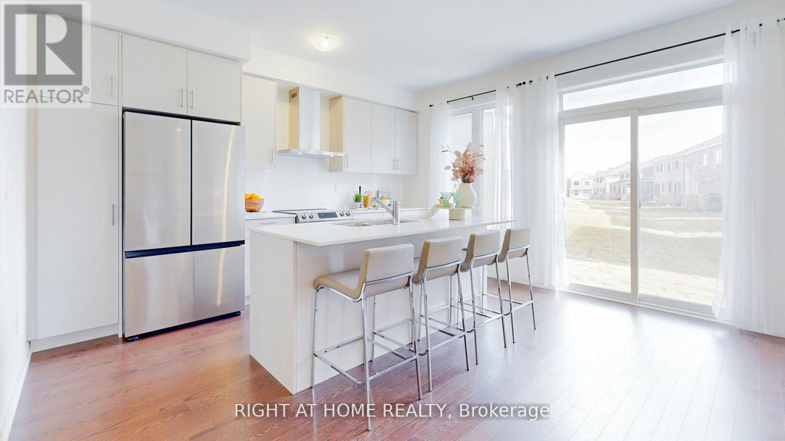 1462 Kitchen Court, Milton, Ontario L9E 1Y8 - Photo 4 - W12519256