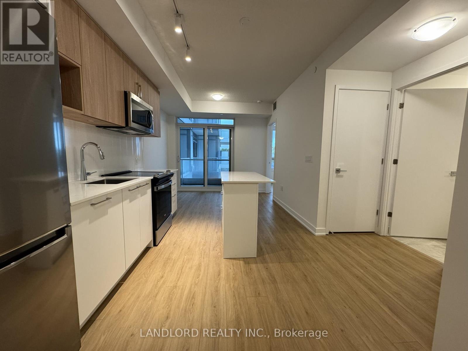 502 - 500 Plains Road E, Burlington, Ontario L7T 2E1 - Photo 2 - W12519258