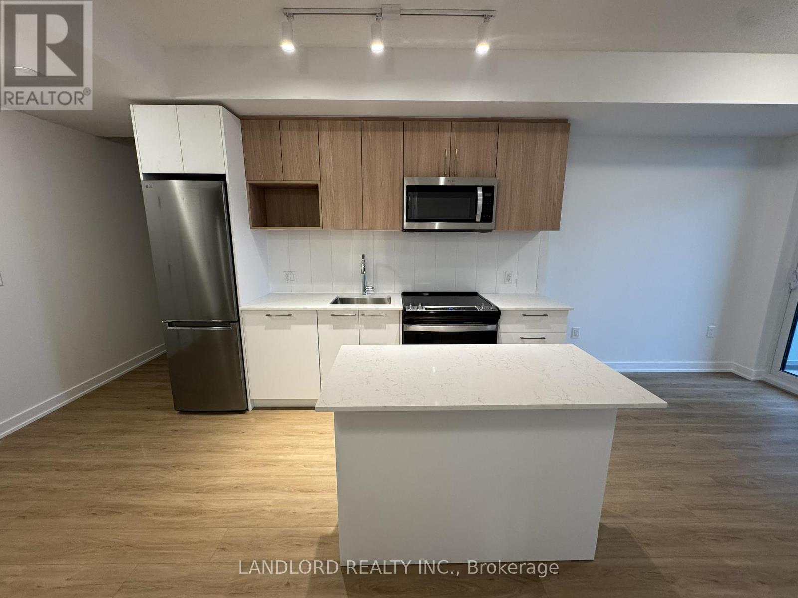 502 - 500 Plains Road E, Burlington, Ontario L7T 2E1 - Photo 4 - W12519258