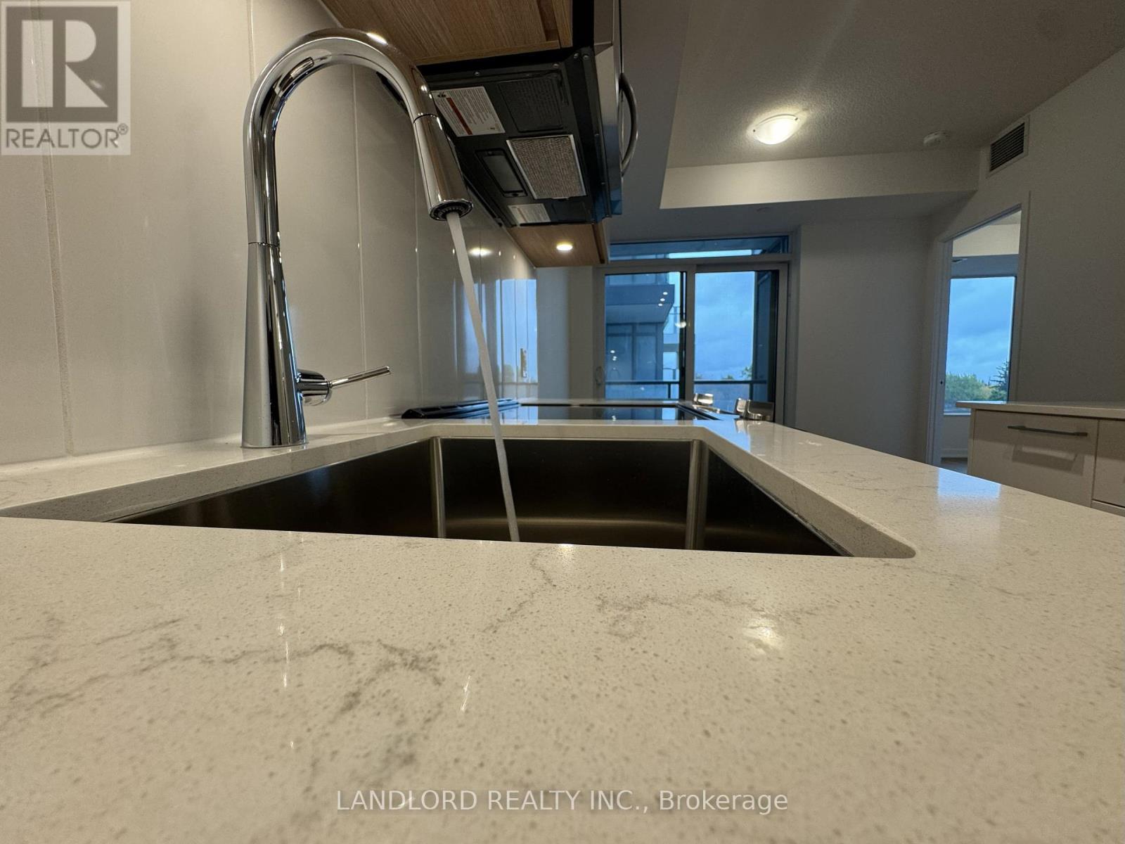 502 - 500 Plains Road E, Burlington, Ontario L7T 2E1 - Photo 6 - W12519258