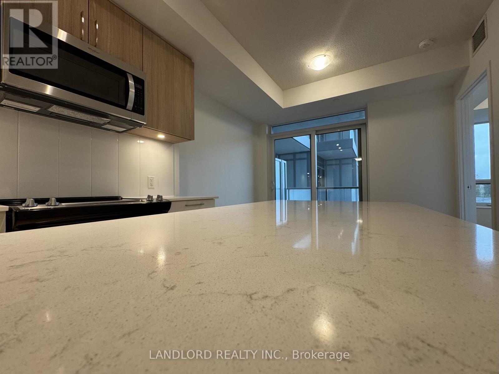 502 - 500 Plains Road E, Burlington, Ontario L7T 2E1 - Photo 9 - W12519258