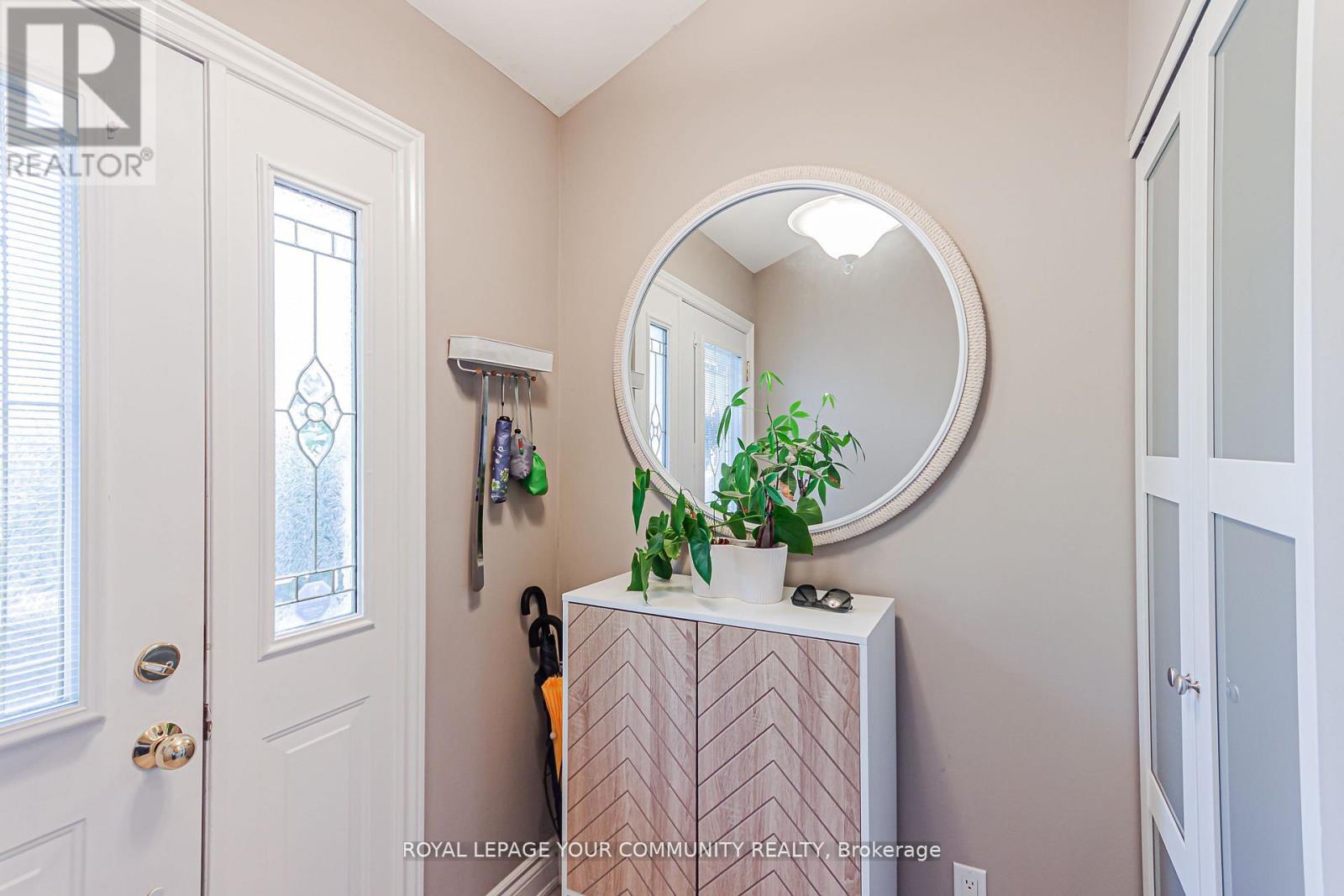 2903 Salerno Crescent, Mississauga, Ontario L5N 1T3 - Photo 4 - W12519292