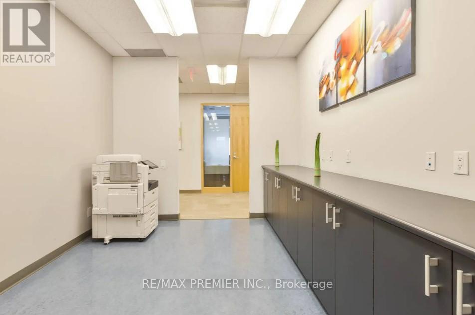 301-L - 231 Oak Park Boulevard, Oakville, Ontario L6H 6M4 - Photo 6 - W12519298