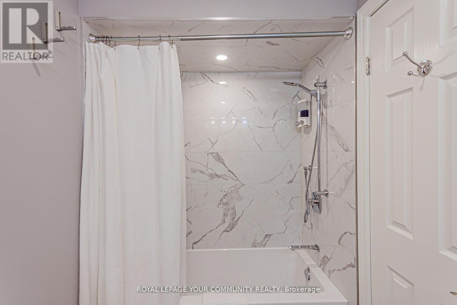 2903 Salerno Crescent, Mississauga, Ontario L5N 1T3 - Photo 16 - W12519330