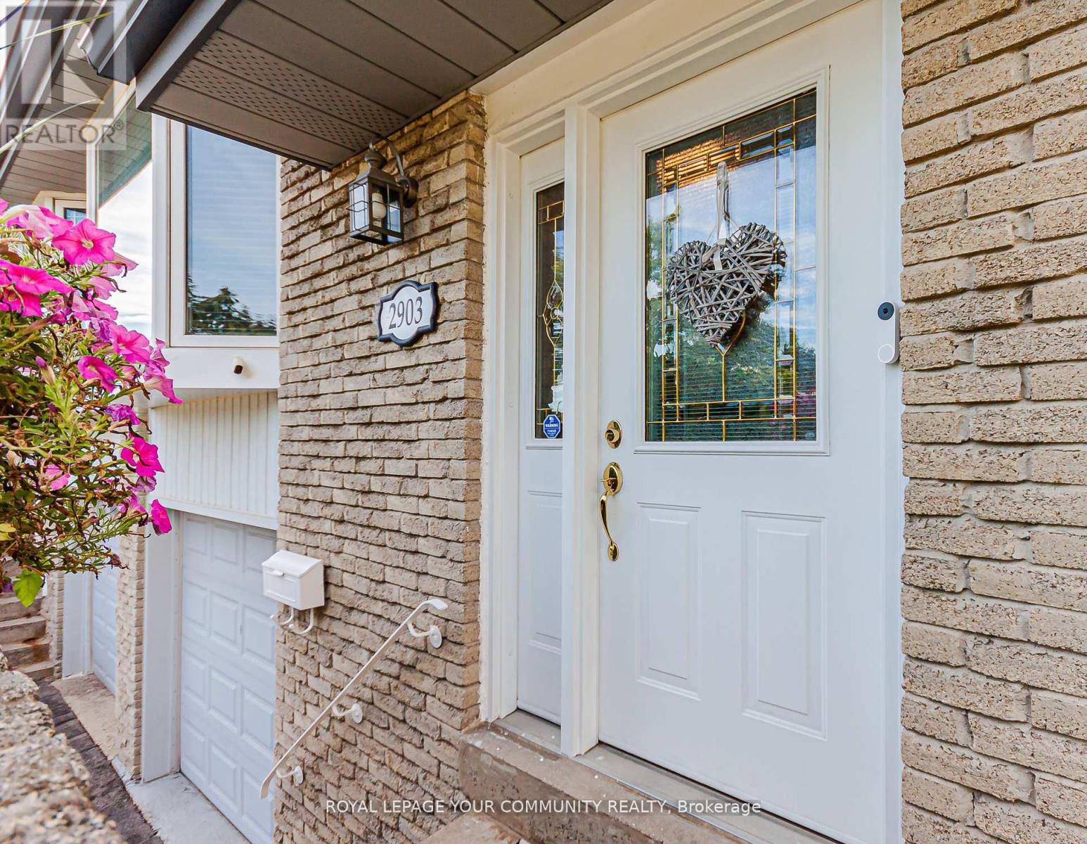 2903 Salerno Crescent, Mississauga, Ontario L5N 1T3 - Photo 3 - W12519330