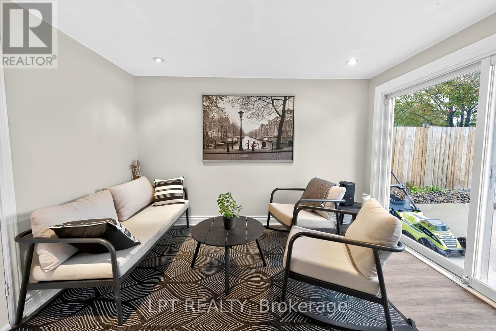 14 Caledon Crescent, Brampton, Ontario  L6W 1C5 - Photo 14 - W12518926