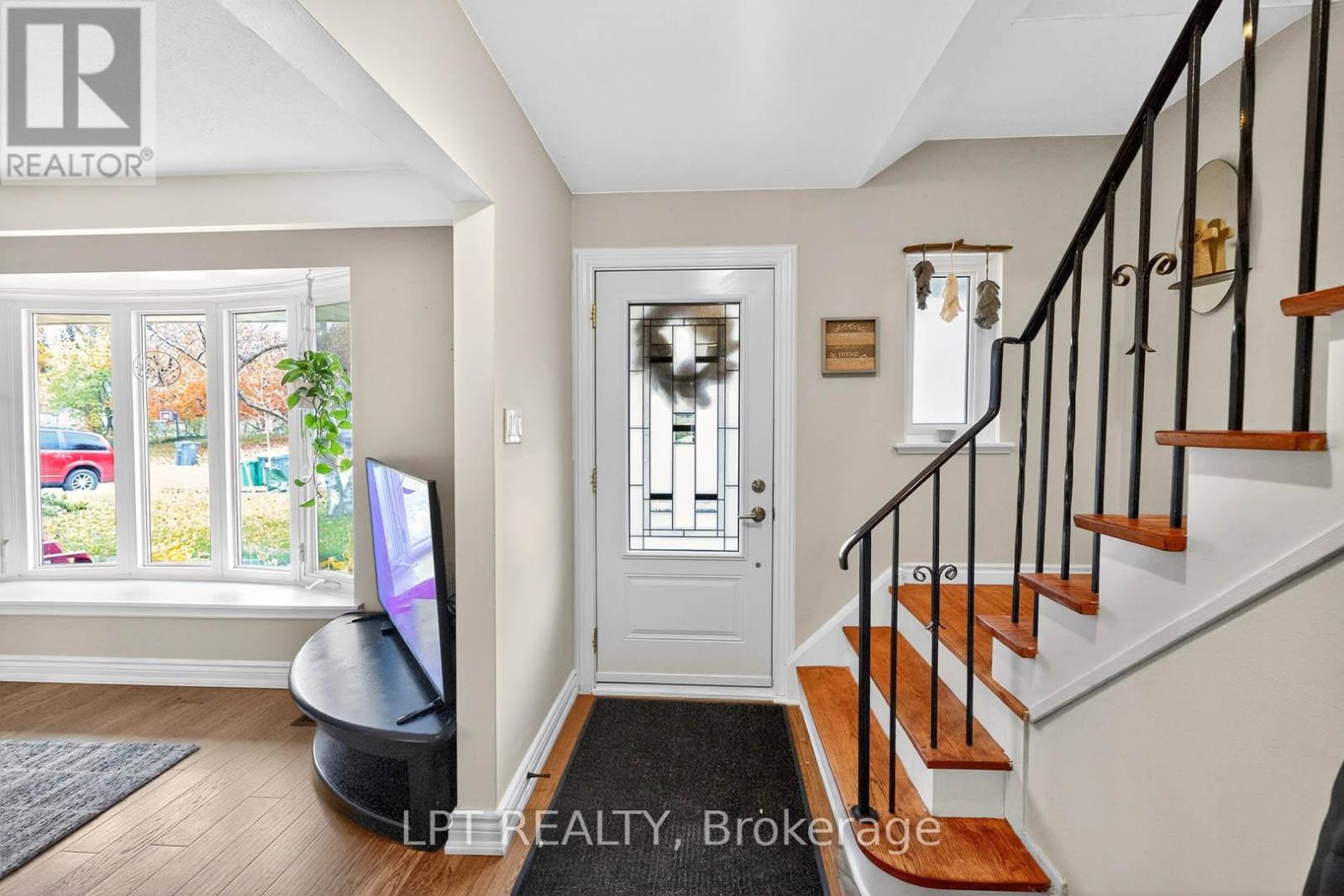 14 Caledon Crescent, Brampton, Ontario  L6W 1C5 - Photo 5 - W12518926