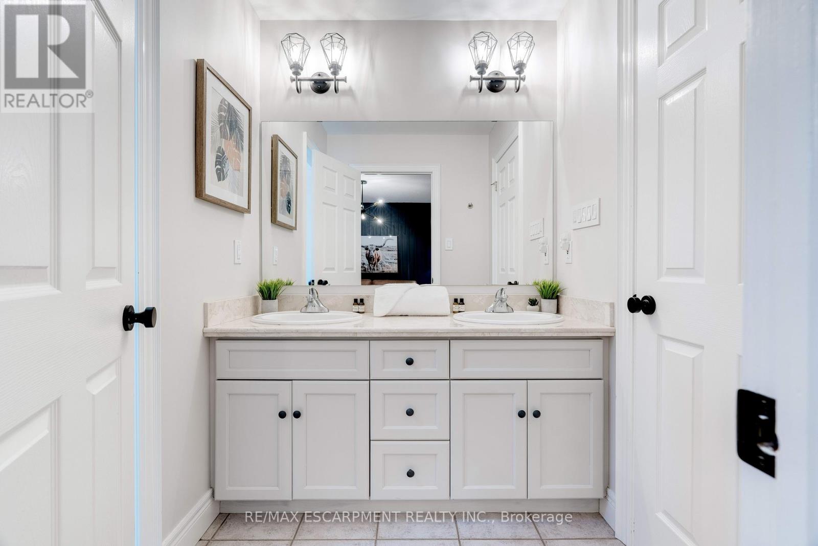 37 Appaloosa Trail, Hamilton, Ontario L0R 1H3 - Photo 28 - X12519442