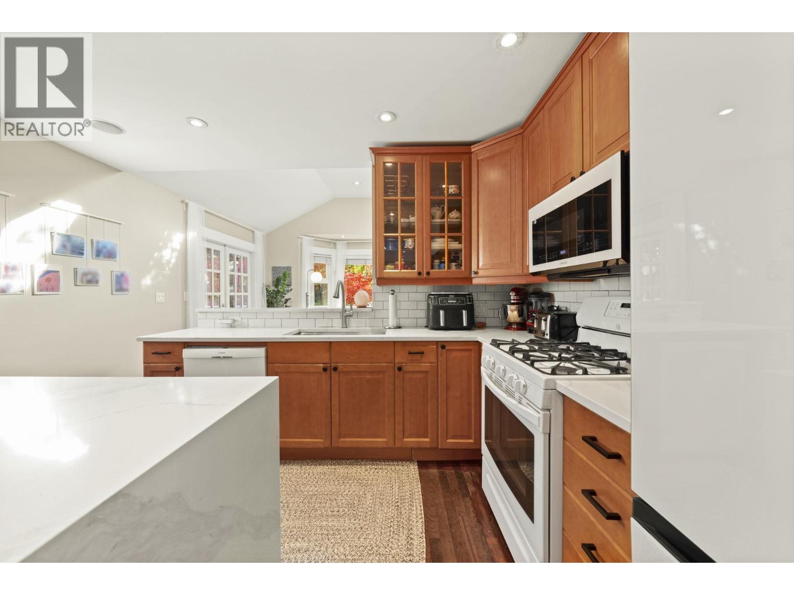 2340 Chesterfield Avenue, North Vancouver, British Columbia V7M 2R1 - Photo 7 - R3065537