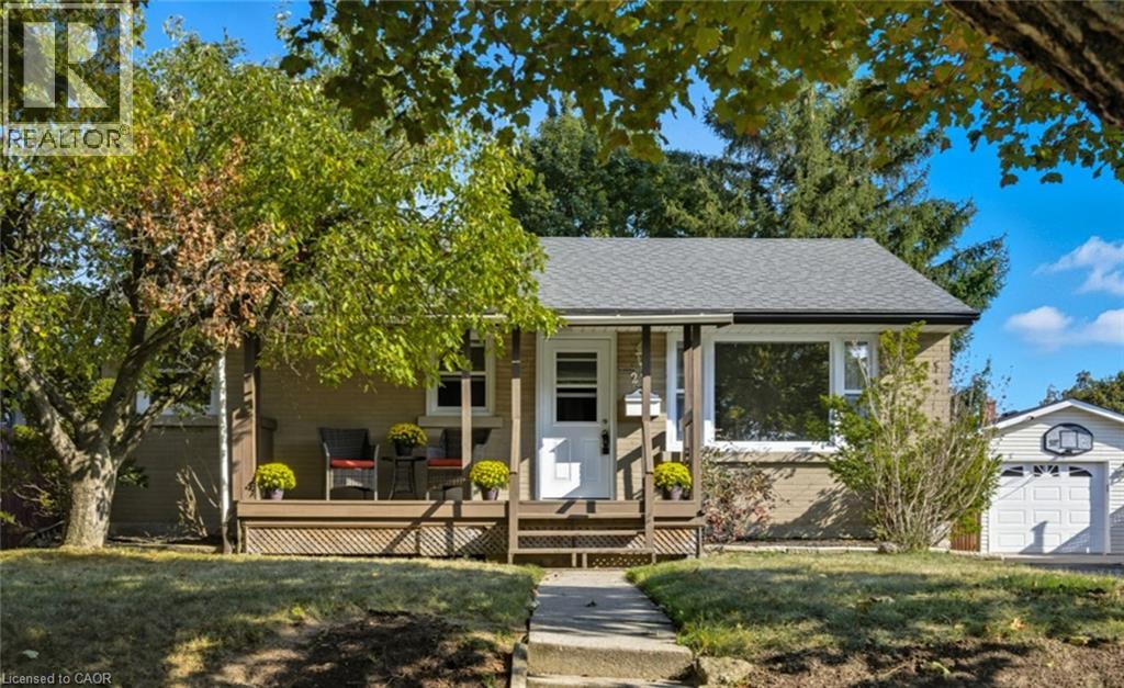 27 Broadmoor Avenue, Kitchener, Ontario  N2C 1Y6 - Photo 1 - 40780535