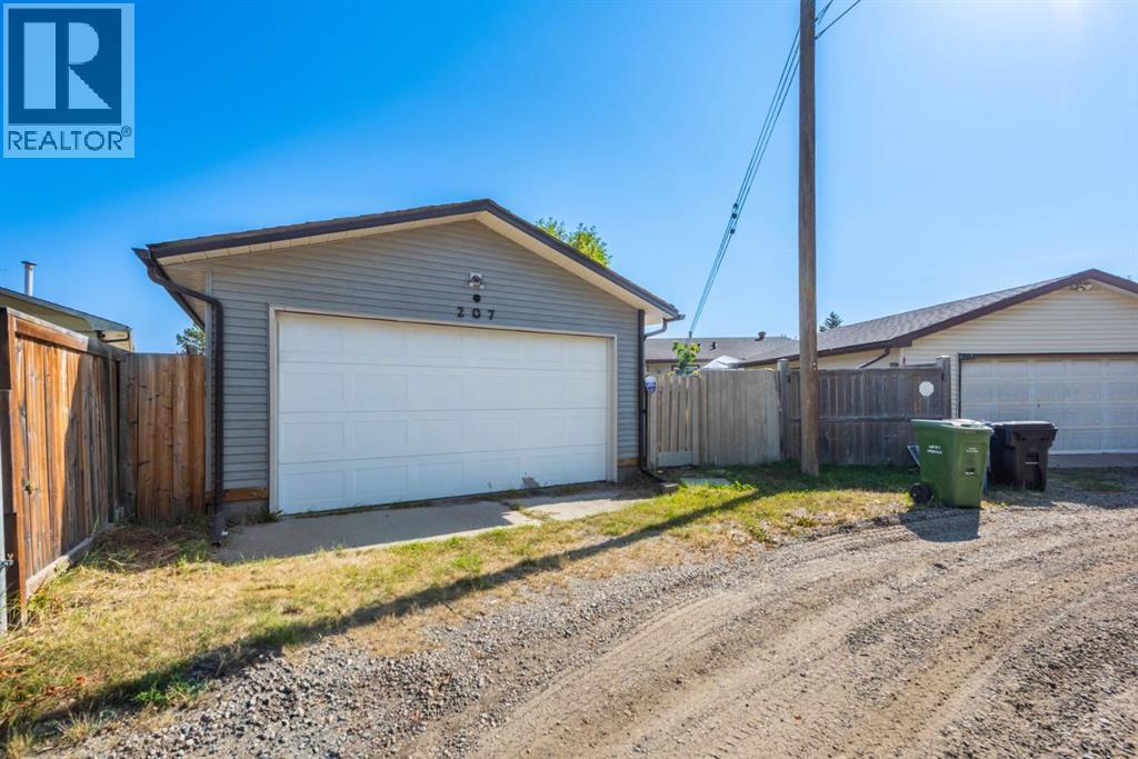 207 Fallswater Road Ne, Calgary, Alberta  T3J 1B2 - Photo 36 - A2258804