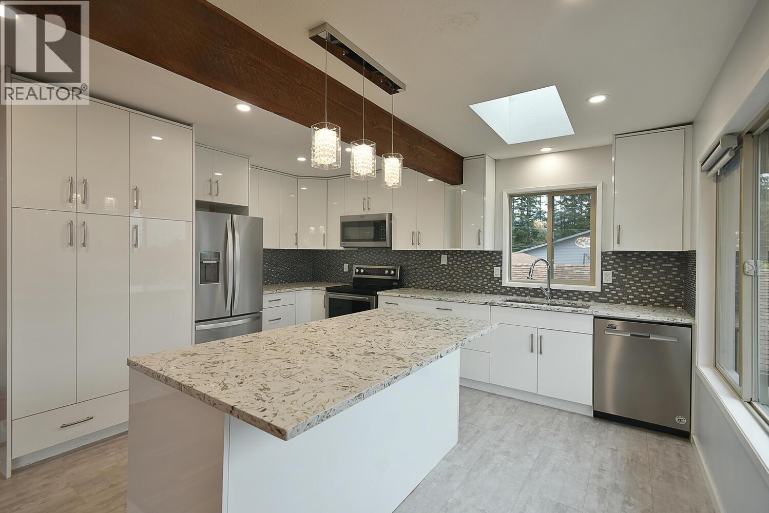 4362 Marble Road, Sechelt, British Columbia V7Z 0B1 - Photo 2 - R3057595