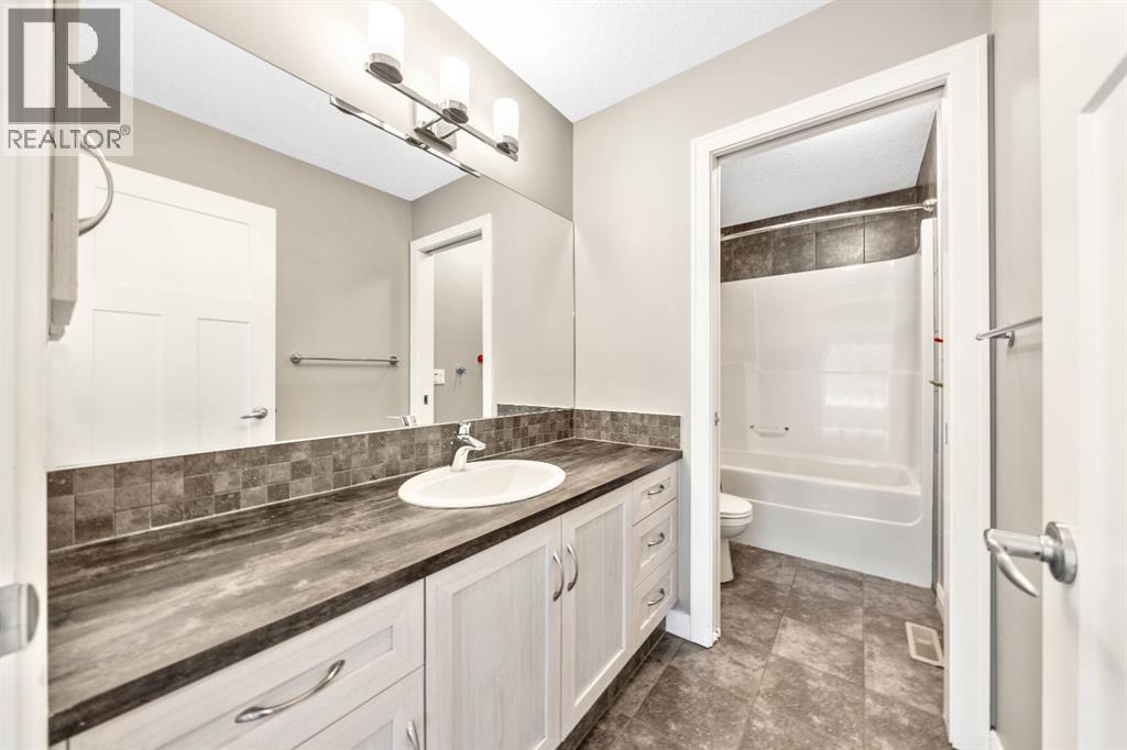 21 Riviera Bay, Cochrane, Alberta  T4C 0Y6 - Photo 24 - A2253125