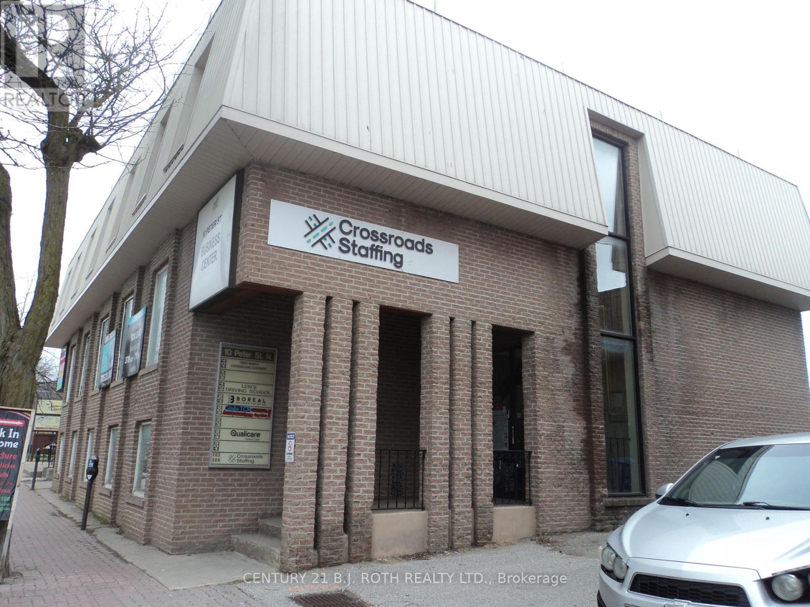 10 Peter Street N, Orillia, Ontario  L3V 4Y7 - Photo 3 - S12121610