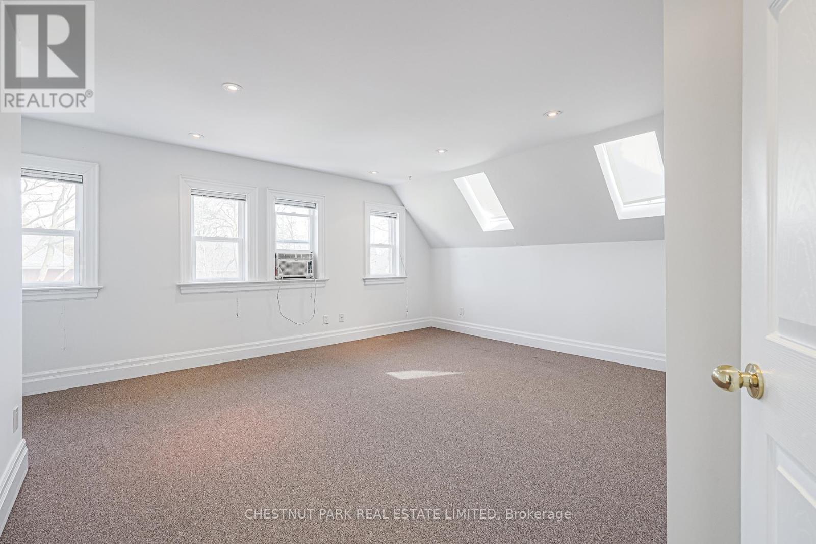 4 - 74 South Drive, Toronto, Ontario  M4W 1R5 - Photo 14 - C12519500