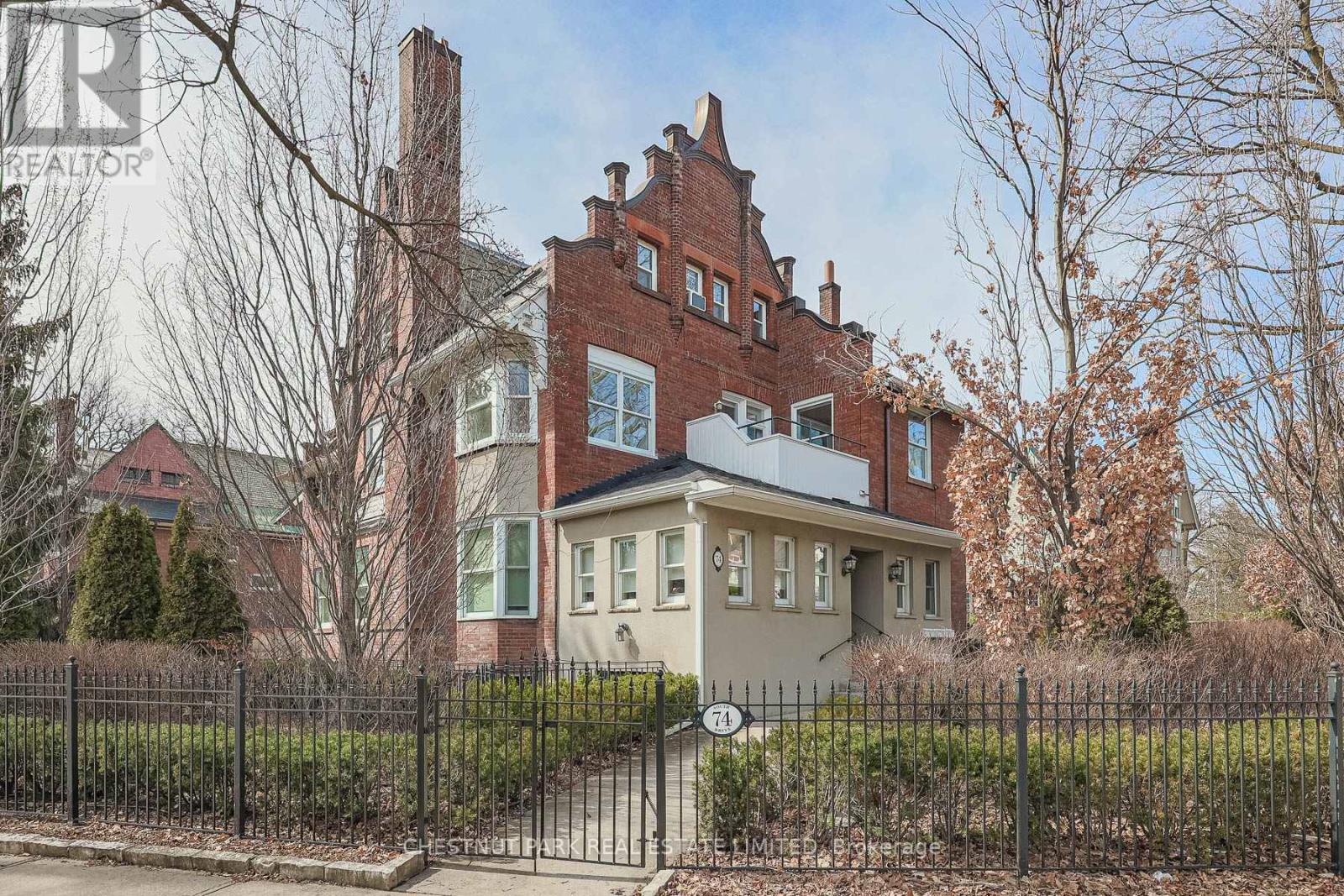 4 - 74 South Drive, Toronto, Ontario  M4W 1R5 - Photo 2 - C12519500