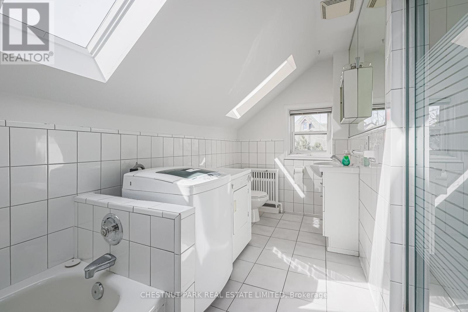 4 - 74 South Drive, Toronto, Ontario  M4W 1R5 - Photo 21 - C12519500