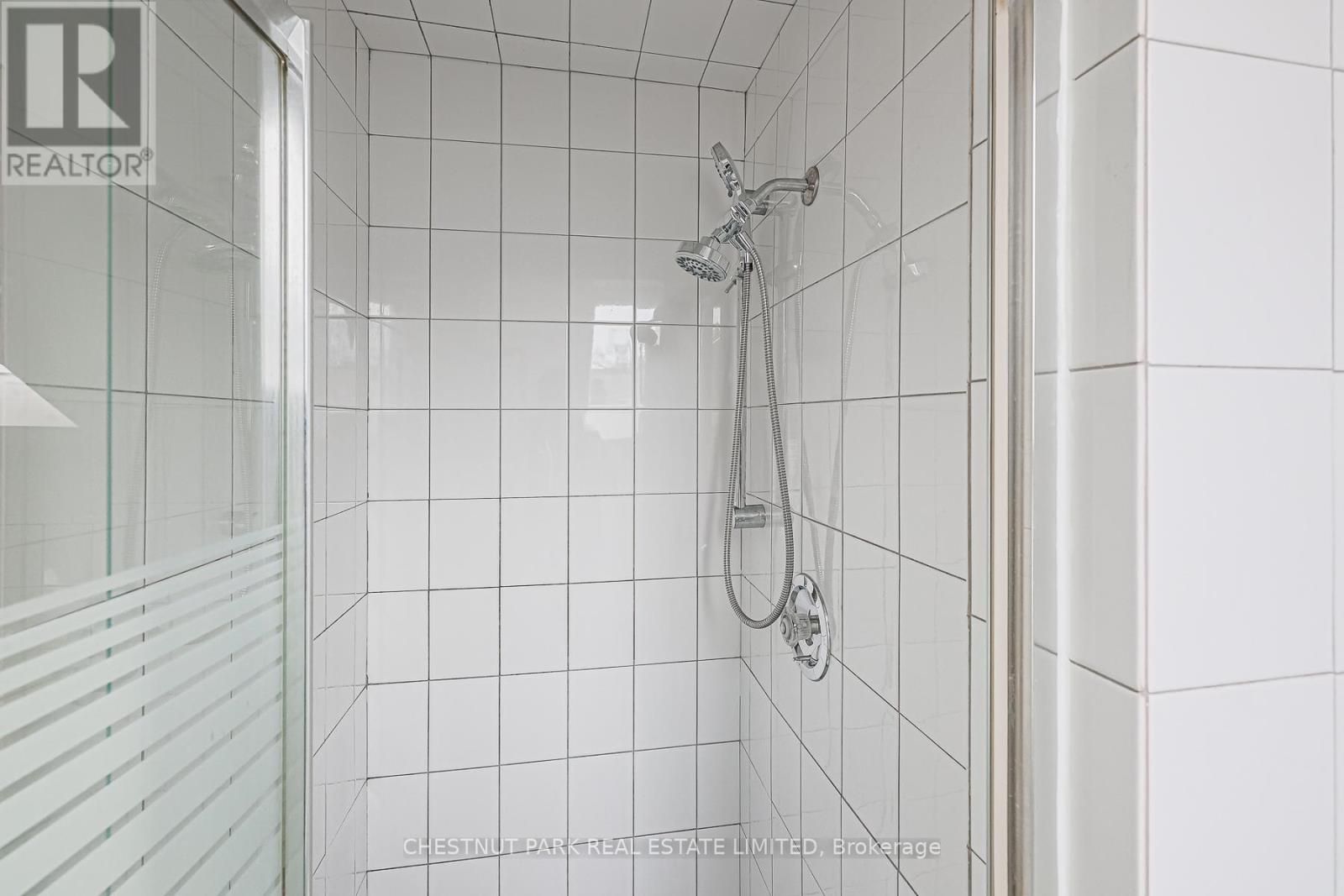 4 - 74 South Drive, Toronto, Ontario  M4W 1R5 - Photo 23 - C12519500