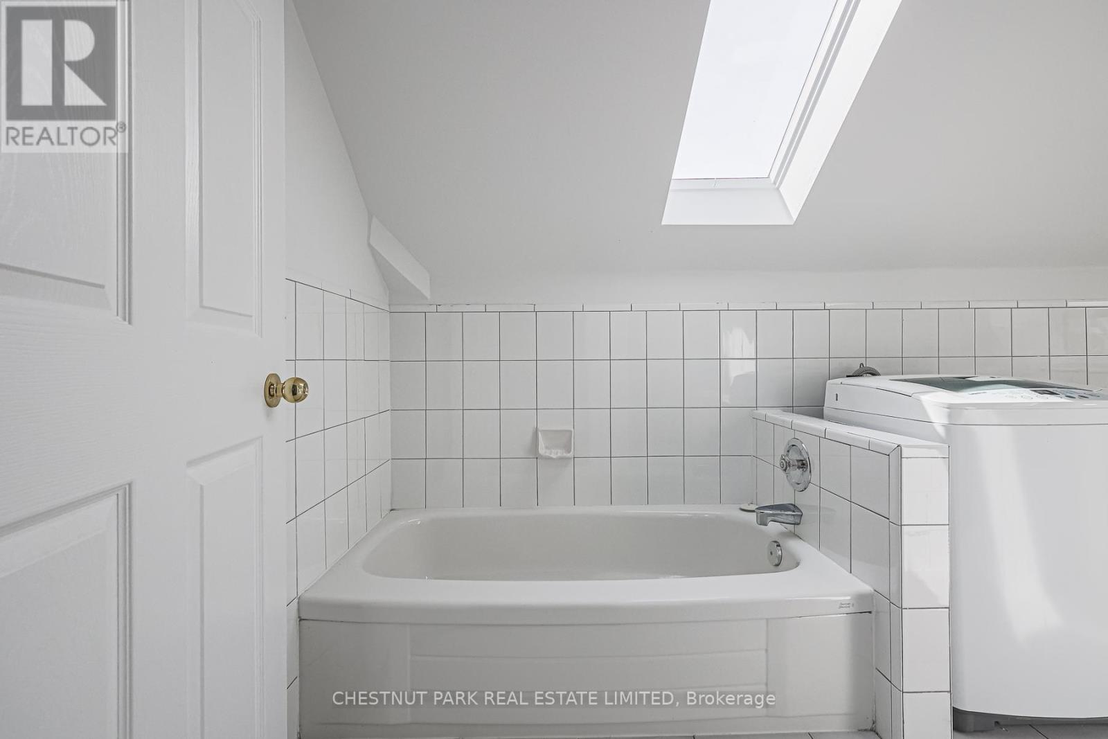 4 - 74 South Drive, Toronto, Ontario  M4W 1R5 - Photo 24 - C12519500