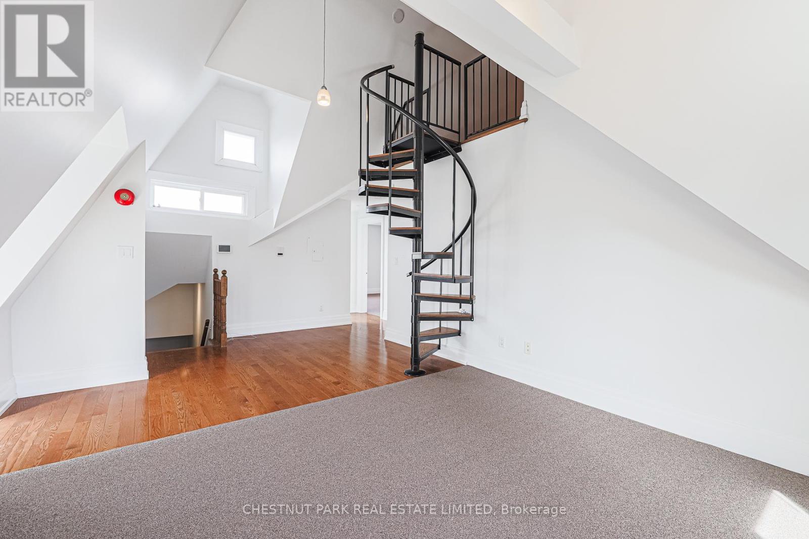 4 - 74 South Drive, Toronto, Ontario  M4W 1R5 - Photo 8 - C12519500