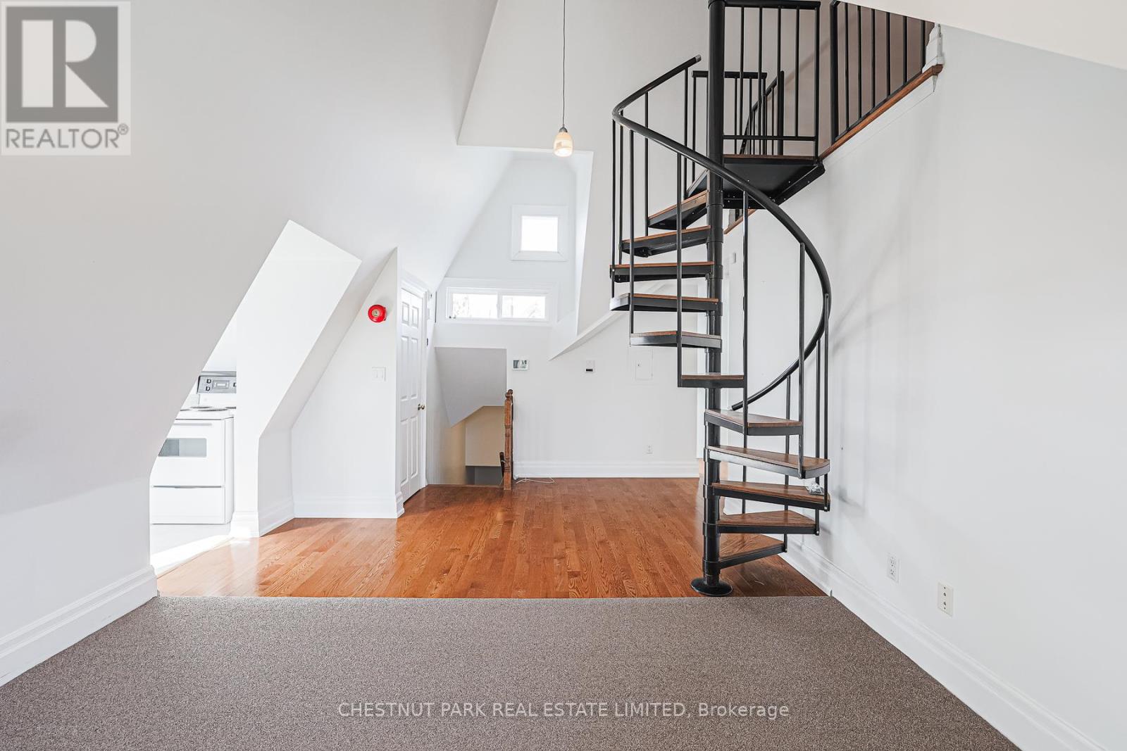 4 - 74 South Drive, Toronto, Ontario  M4W 1R5 - Photo 9 - C12519500