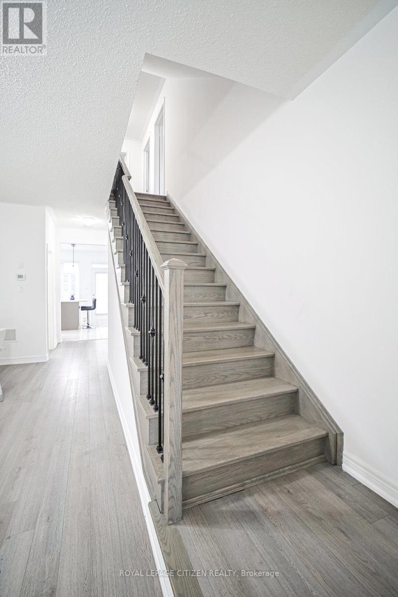 3059 Postridge Drive, Oakville, Ontario  L6H 0S1 - Photo 19 - W12516534