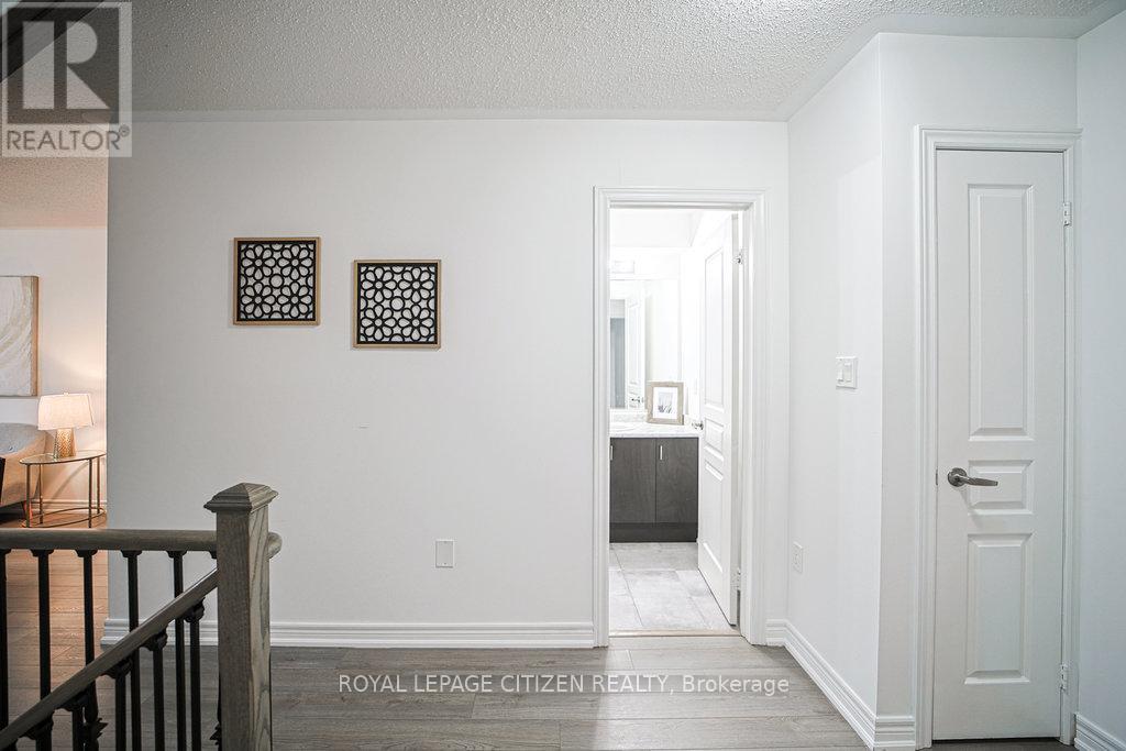 3059 Postridge Drive, Oakville, Ontario  L6H 0S1 - Photo 21 - W12516534