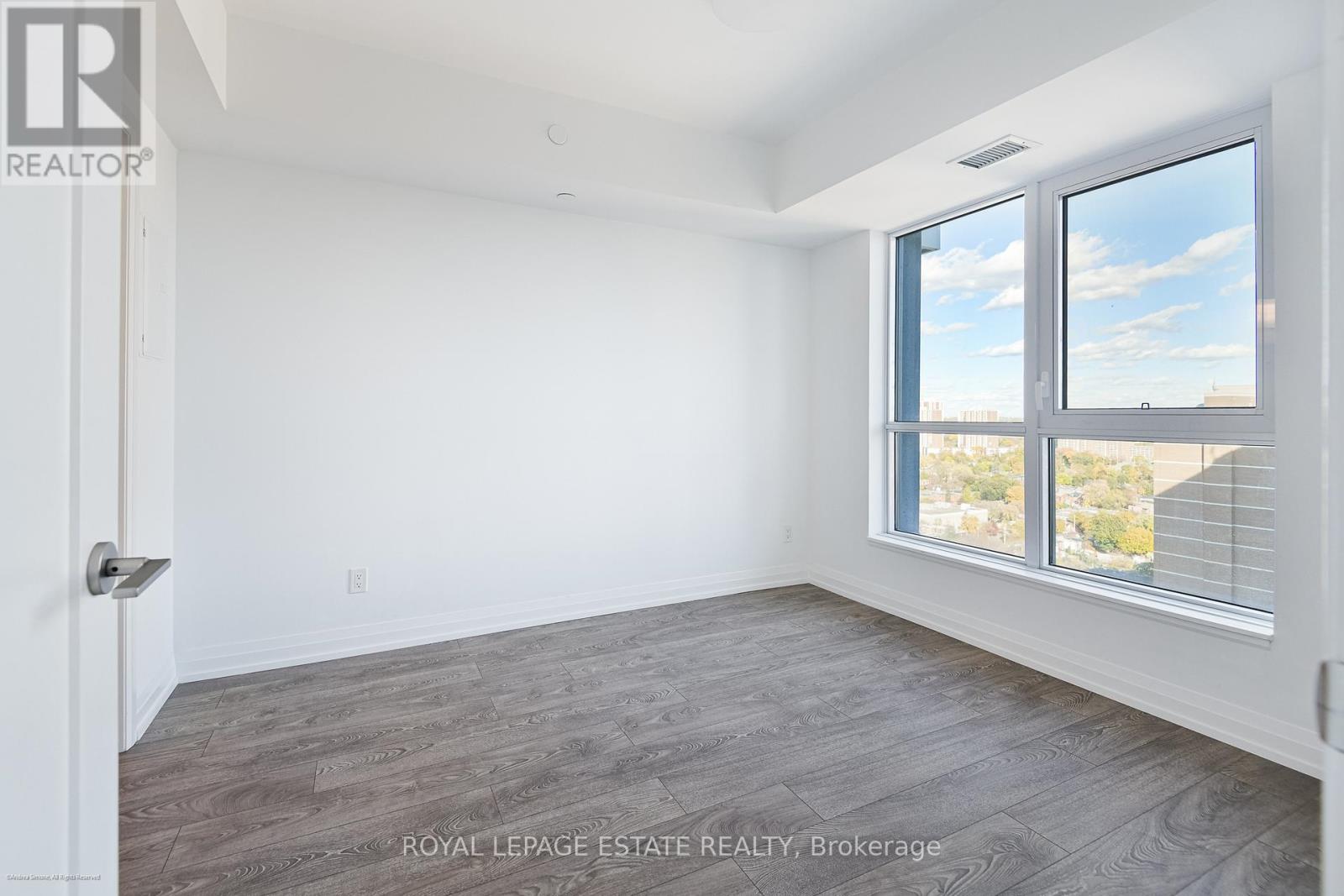 2206 - 286 Main Street, Toronto, Ontario  M4C 0B3 - Photo 15 - E12519522