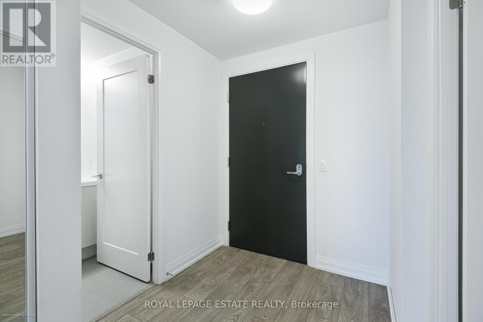 2206 - 286 Main Street, Toronto, Ontario  M4C 0B3 - Photo 2 - E12519522