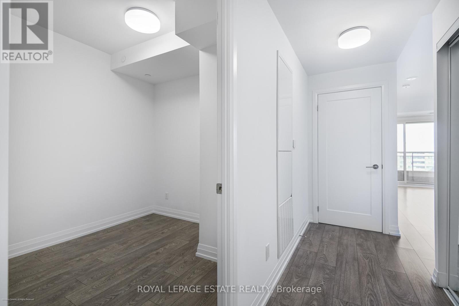 2206 - 286 Main Street, Toronto, Ontario  M4C 0B3 - Photo 5 - E12519522