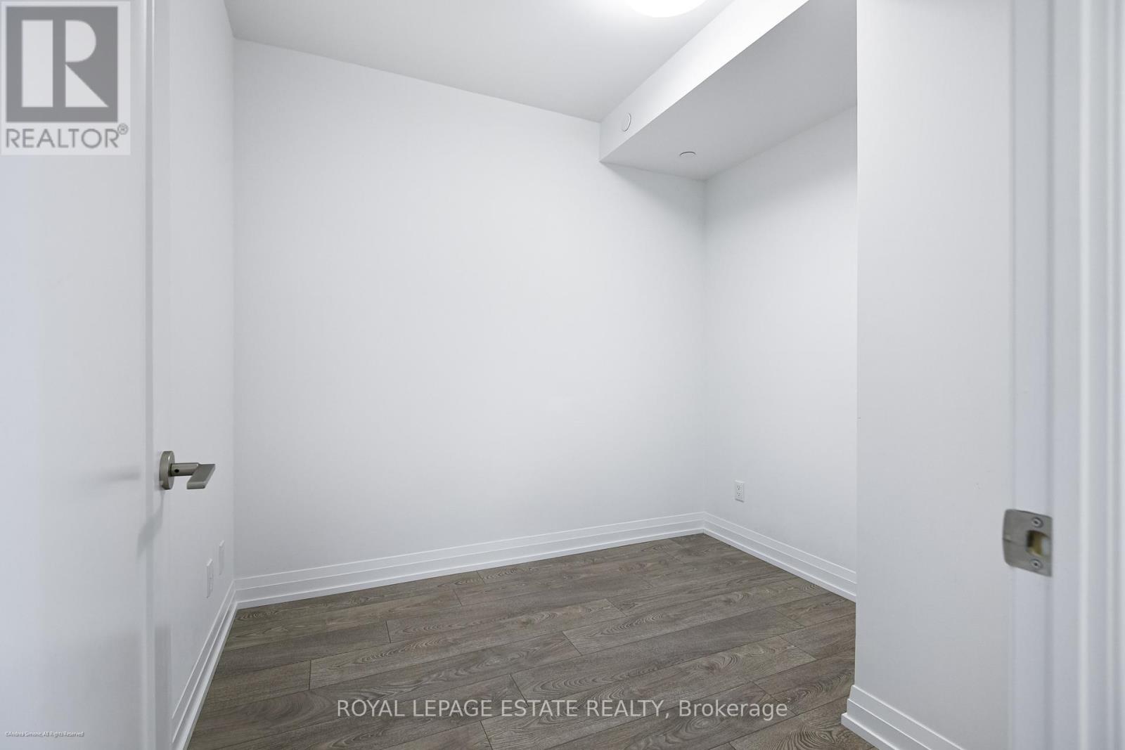 2206 - 286 Main Street, Toronto, Ontario  M4C 0B3 - Photo 6 - E12519522