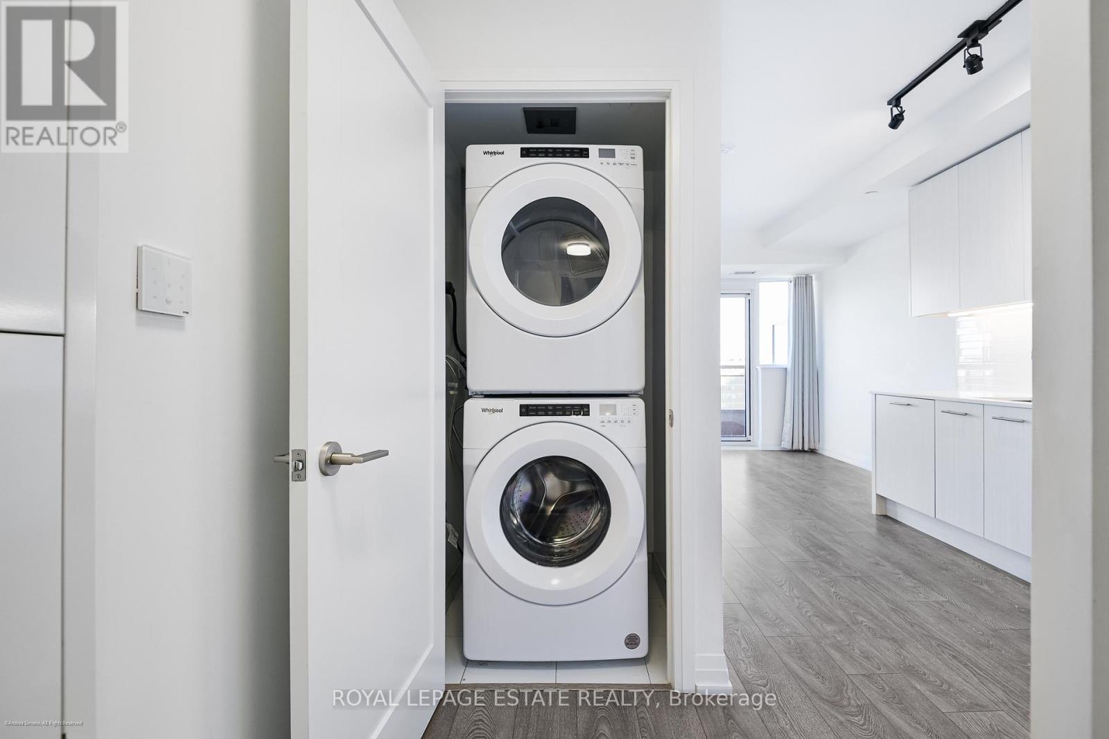 2206 - 286 Main Street, Toronto, Ontario  M4C 0B3 - Photo 7 - E12519522