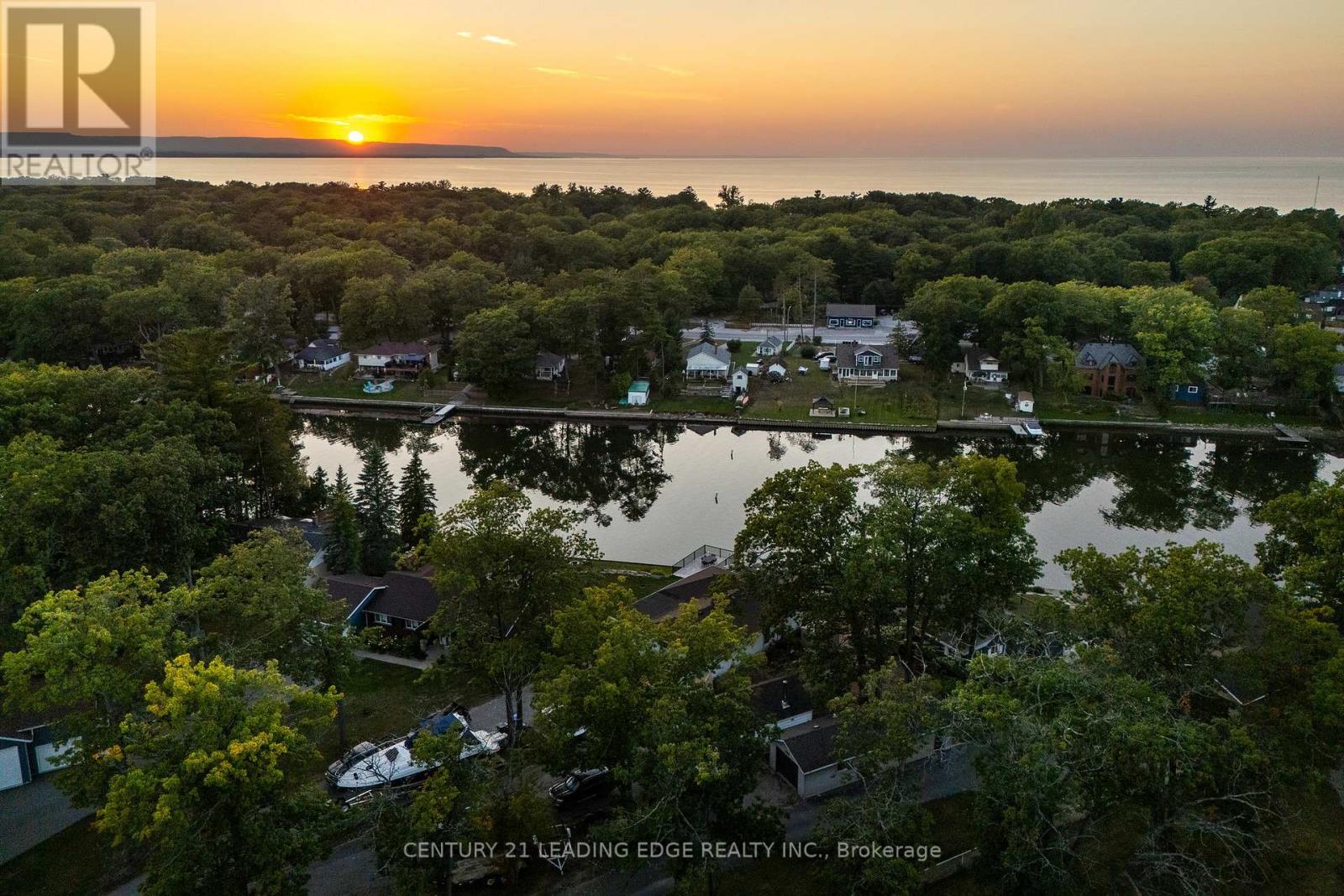 1988 River Road W, Wasaga Beach, Ontario  L9Z 2W1 - Photo 37 - S12519480