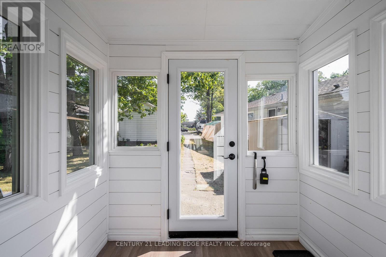 1988 River Road W, Wasaga Beach, Ontario  L9Z 2W1 - Photo 6 - S12519480