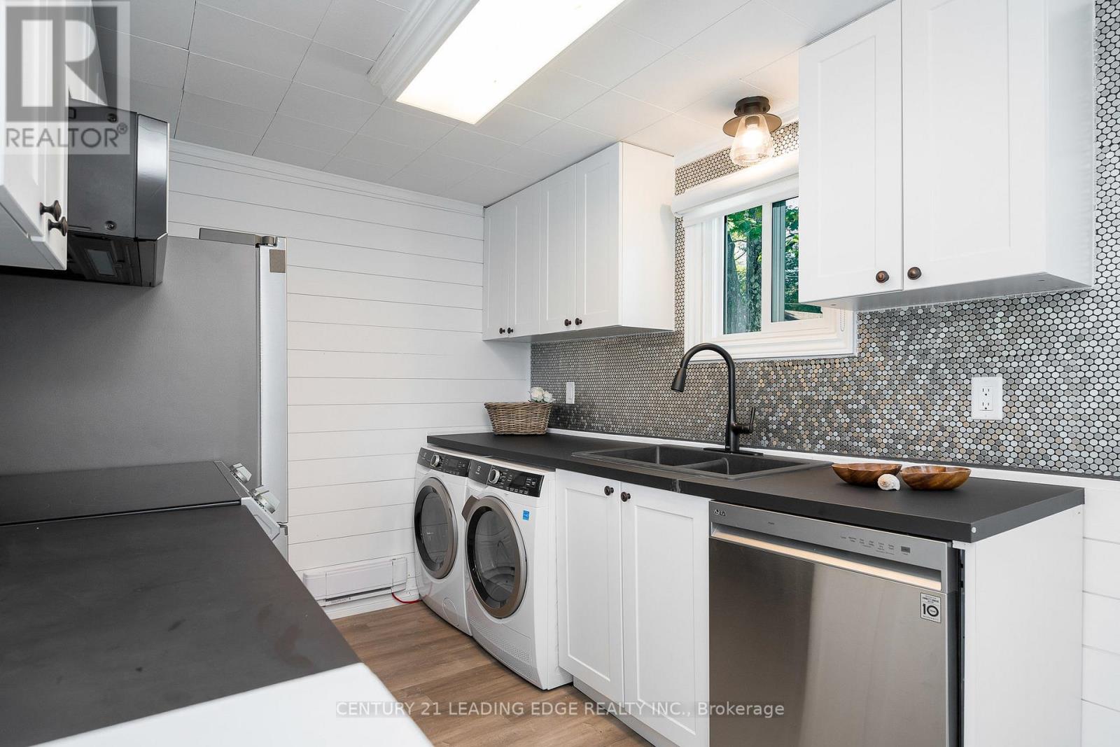 1988 River Road W, Wasaga Beach, Ontario  L9Z 2W1 - Photo 7 - S12519480