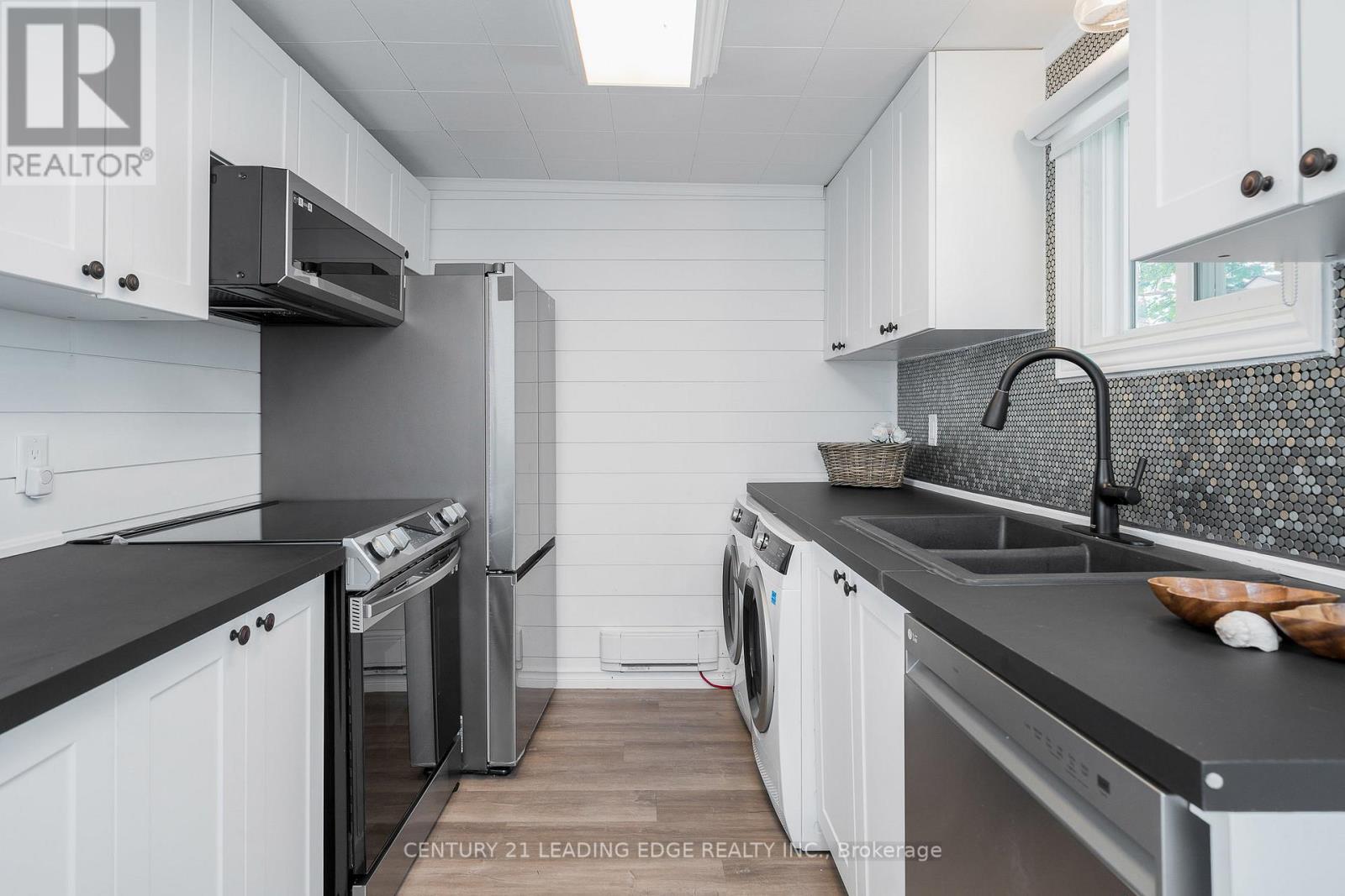 1988 River Road W, Wasaga Beach, Ontario  L9Z 2W1 - Photo 8 - S12519480