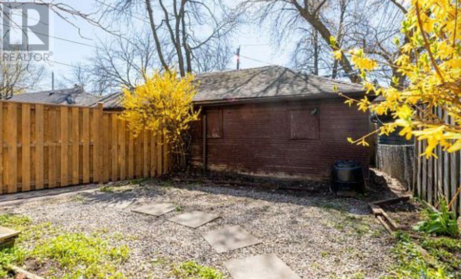 89 Ellsworth Avenue, Toronto, Ontario  M6G 2K4 - Photo 16 - C12517642