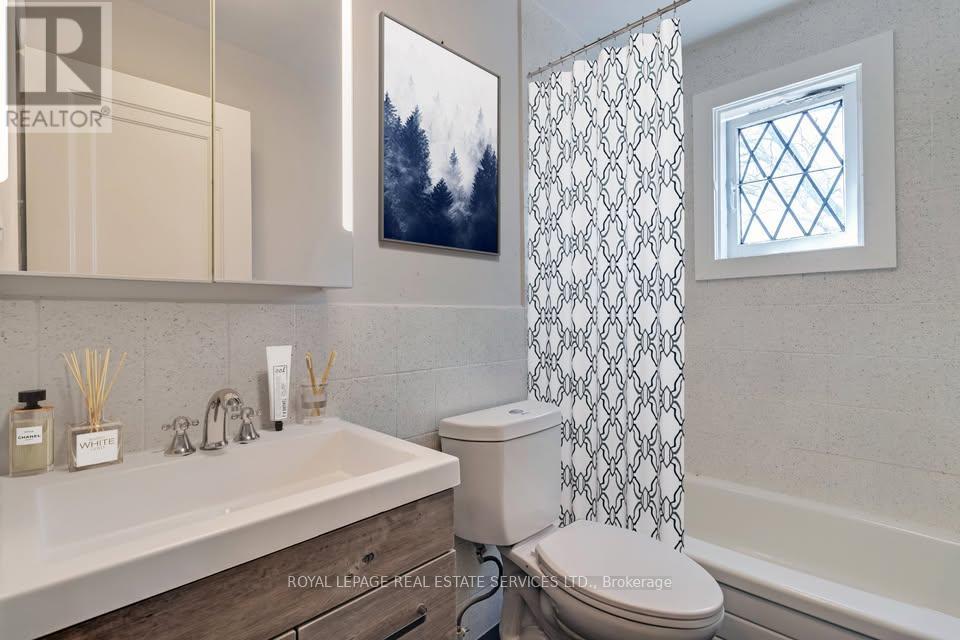 9 - 7 Brule Terrace, Toronto, Ontario  M6S 1M2 - Photo 6 - W12519472