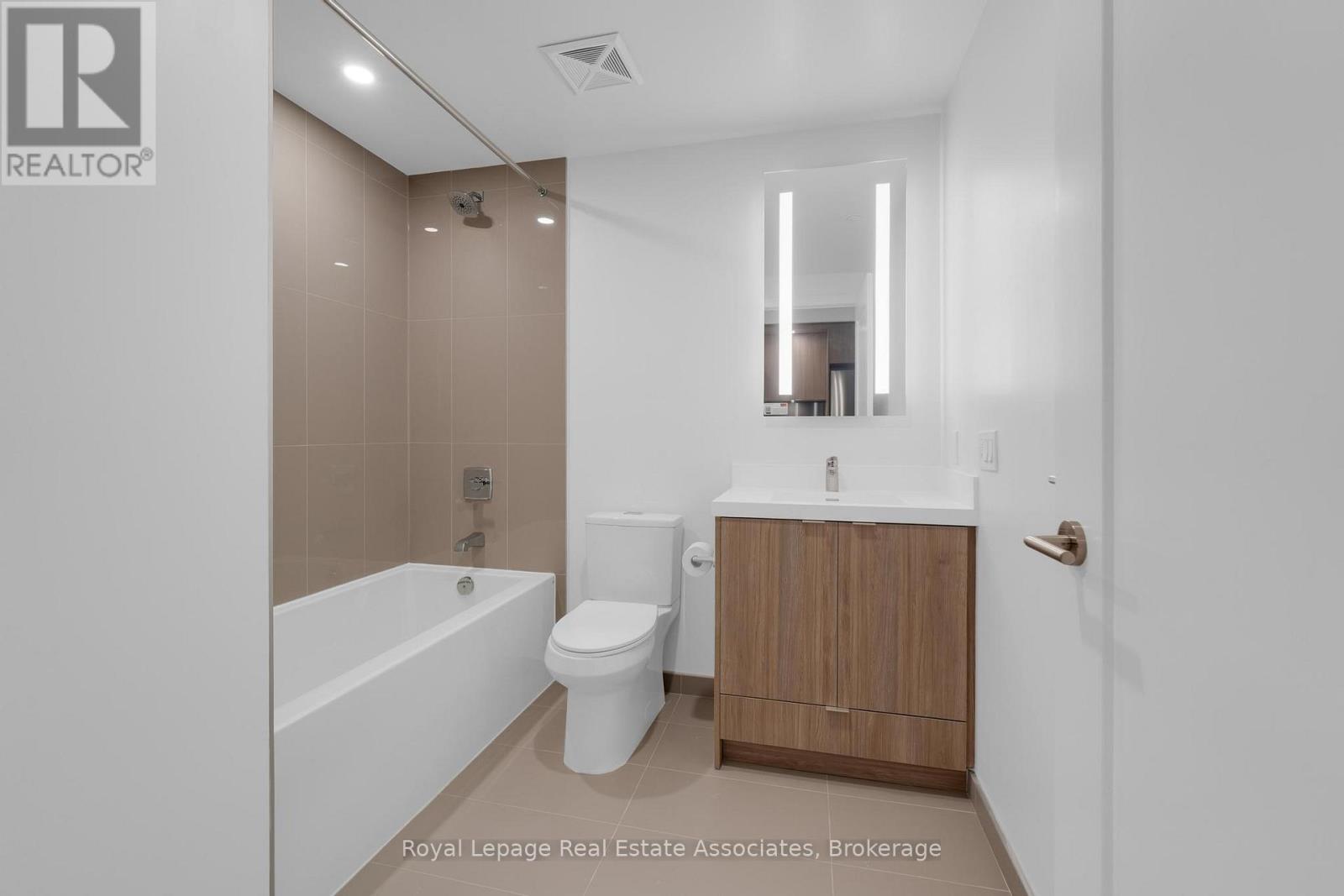 601 - 60 Central Park Roadway, Toronto, Ontario  M9A 3K1 - Photo 17 - W12519498