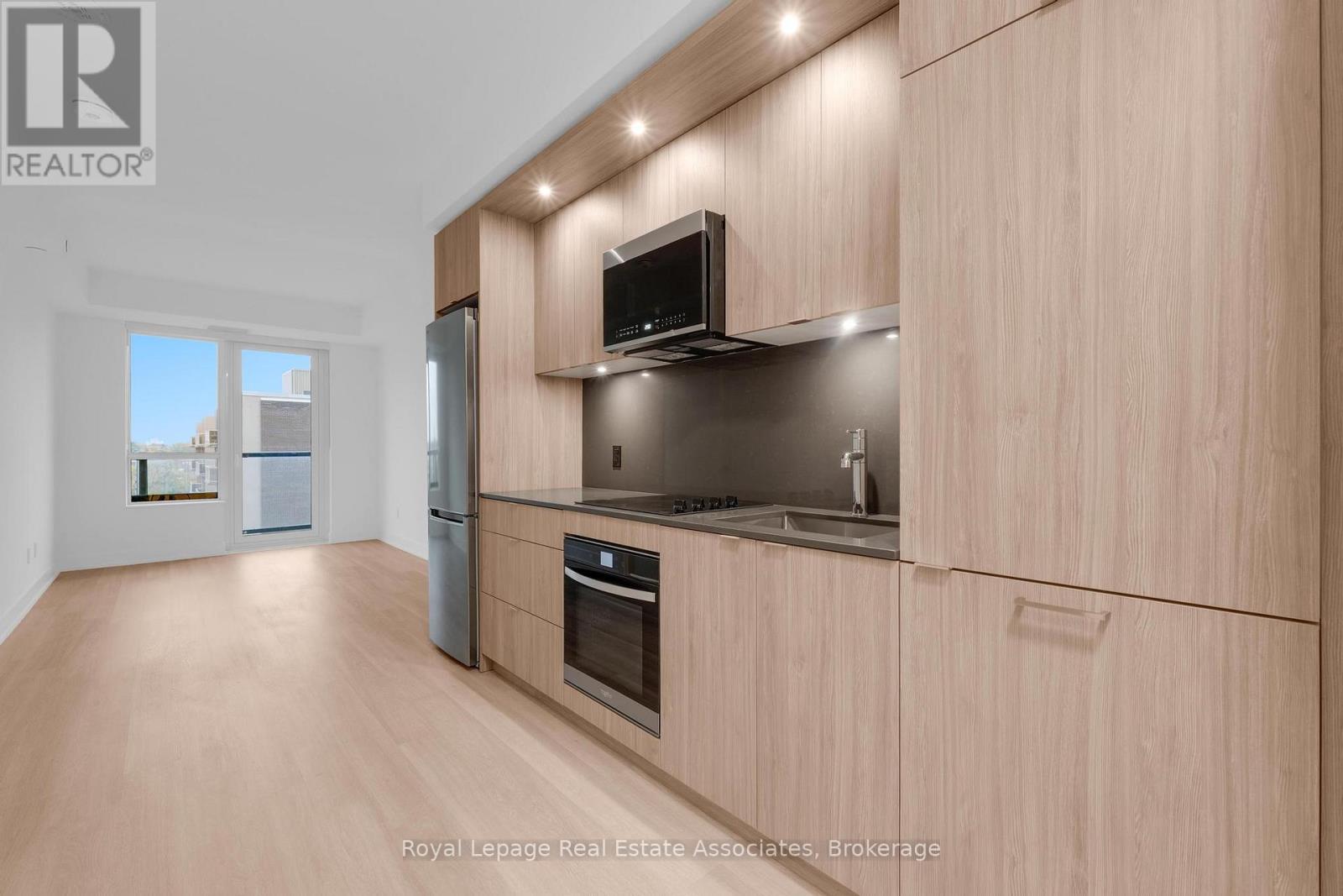 601 - 60 Central Park Roadway, Toronto, Ontario  M9A 3K1 - Photo 2 - W12519498