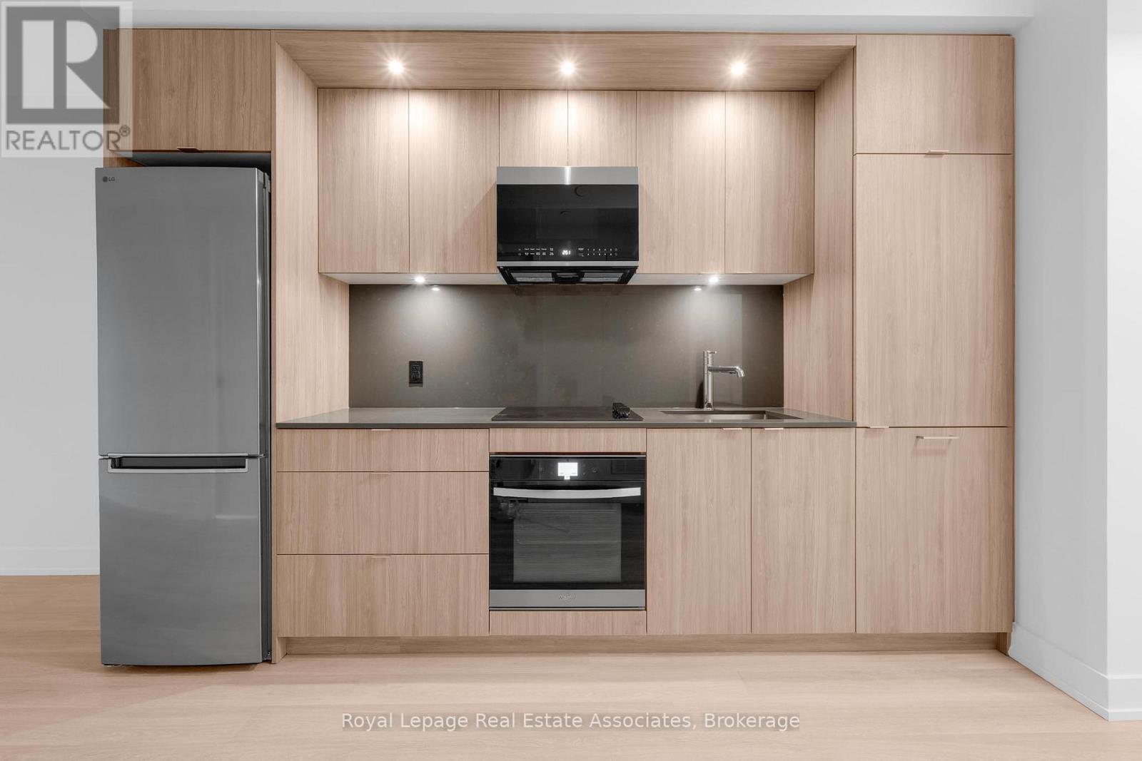 601 - 60 Central Park Roadway, Toronto, Ontario  M9A 3K1 - Photo 3 - W12519498