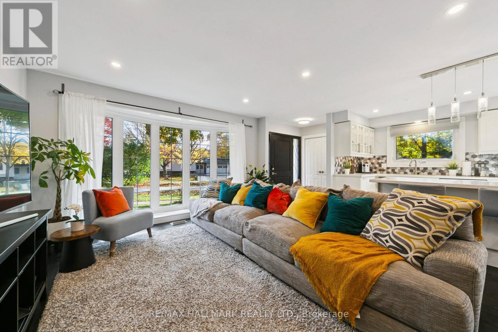 2251 Carol Road, Oakville, Ontario L6J 5K9 - Photo 10 - W12519514