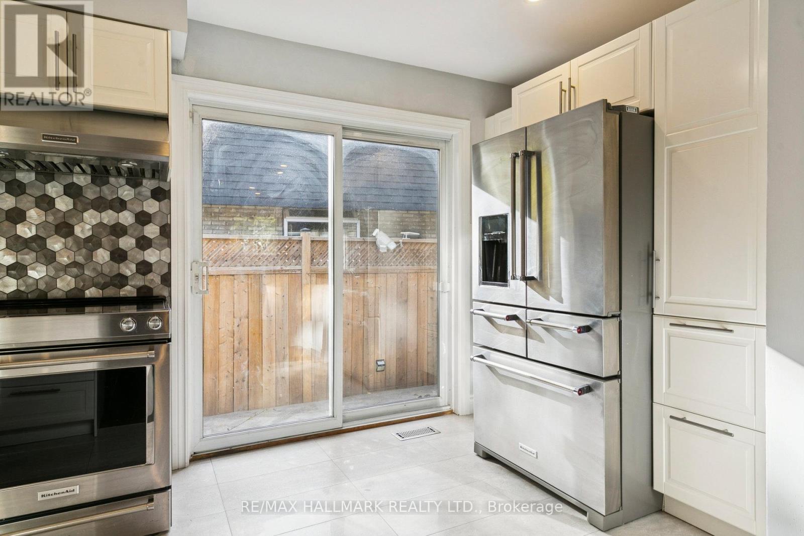 2251 Carol Road, Oakville, Ontario L6J 5K9 - Photo 16 - W12519514